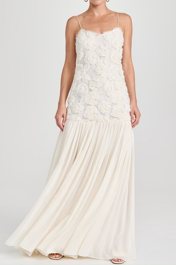 Offrez-vous une robe longue à ourlet plissé en mousseline de soie avec appliques florales