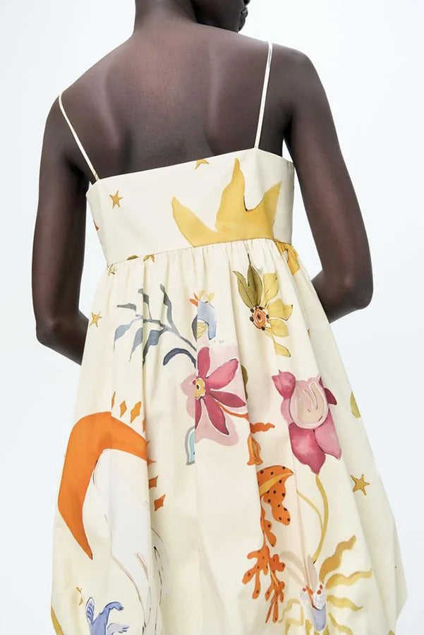 Amayah – Babydoll-Minikleid mit einzigartigem Print und wolkenförmigem Saum