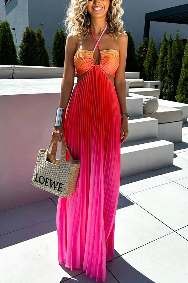 Préparez-vous à une magnifique robe longue plissée à imprimé dégradé et découpes dos nu