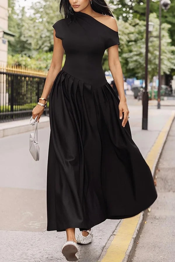 Robe longue à col montant et ourlet large, coupe ajustée et tendance