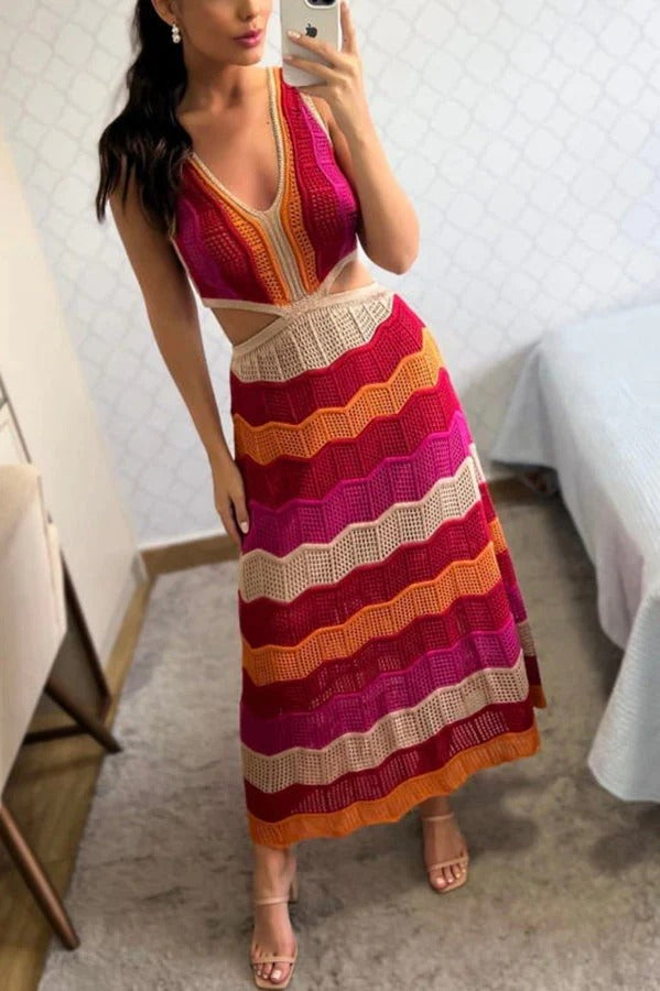 Darling Perfection – Maxikleid mit Strickstruktur, Farbblockdesign und seitlicher Taillenausschnitt