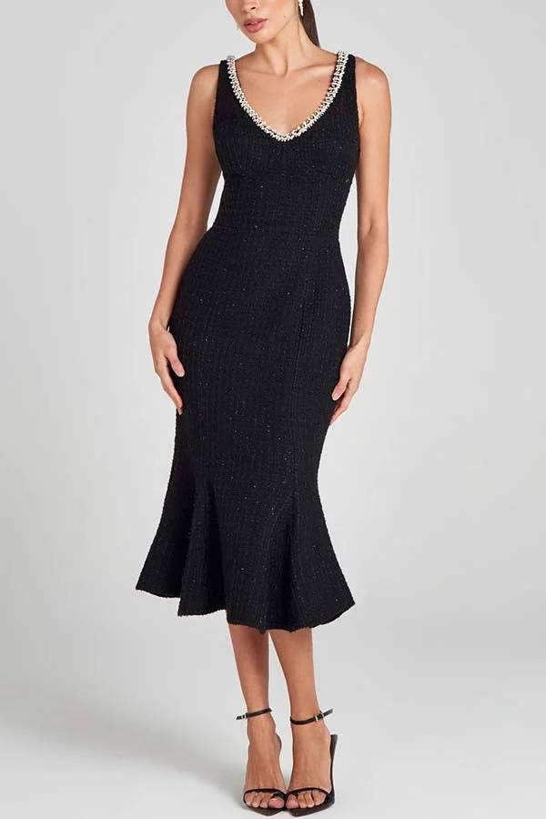 Moonlight Goddess – Figurbetontes Midikleid aus Tweed mit Perlenbesatz und Fischschwanz-Ausschnitt