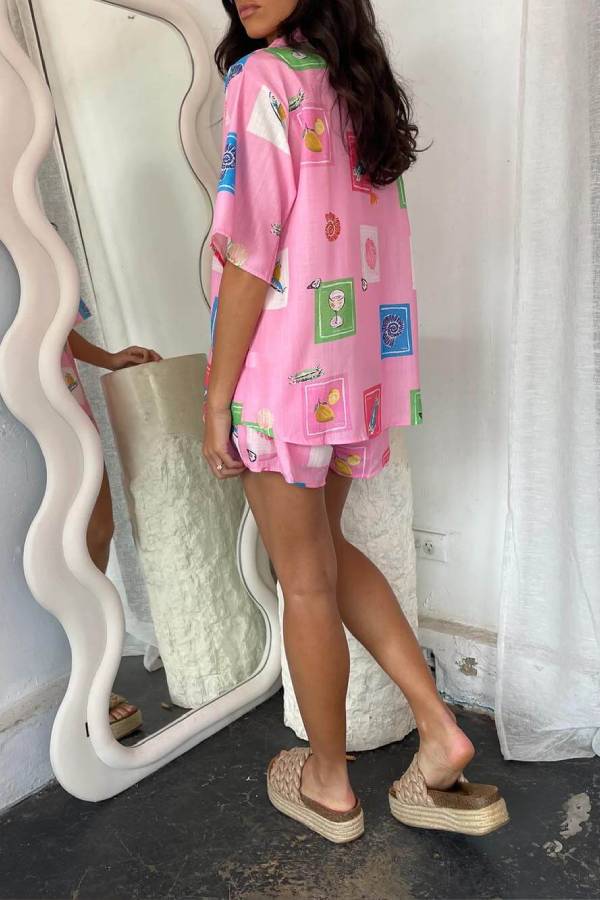 Lässiges Set mit bedrucktem Hemd und elastischen Shorts zum Schnüren