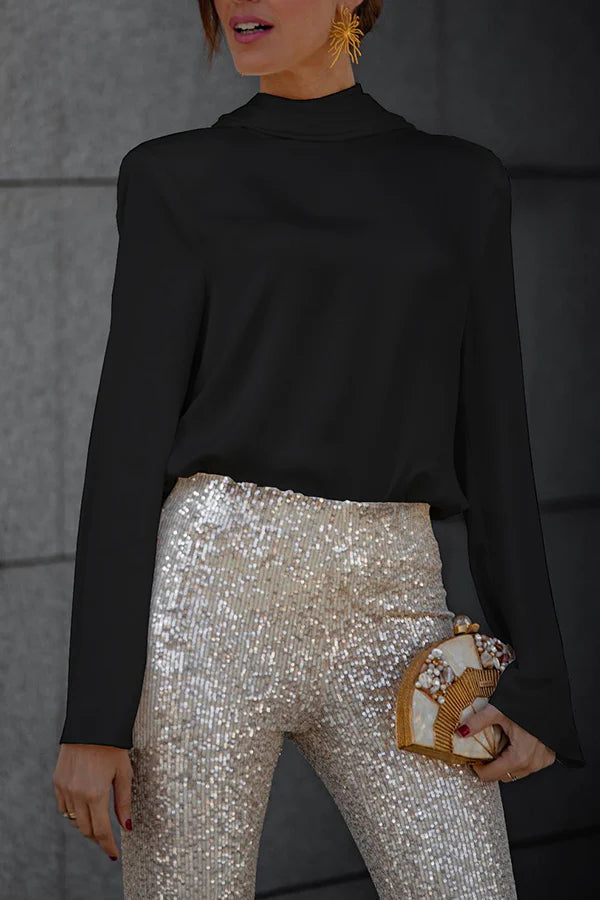 Secret of Elegance – Bluse mit drapiertem Wasserfallausschnitt und Satin-Rückenkette