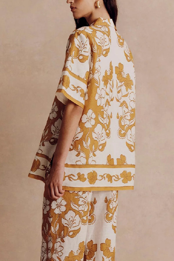 Lässiges Set mit kurzärmligem Hemdoberteil mit Blumendruck und lockerer Hose mit Taschen und elastischer Taille