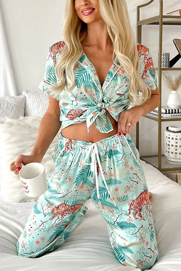 By Nicola – Into The Woods – Maxikleid in Kieferngrün mit Blumenmuster