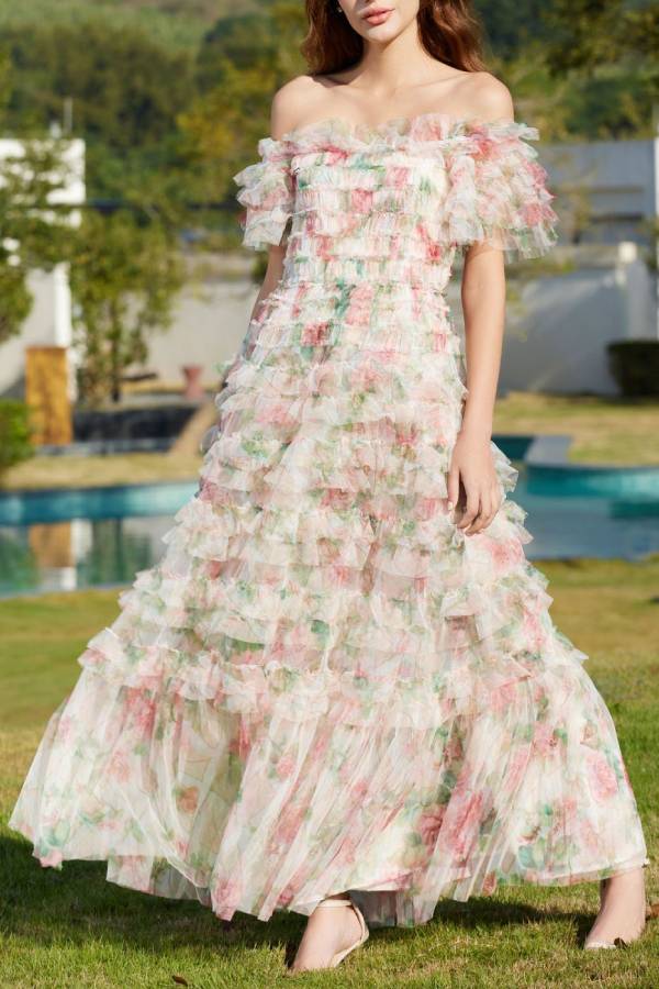 Blumenkleid mit schmaler Taille