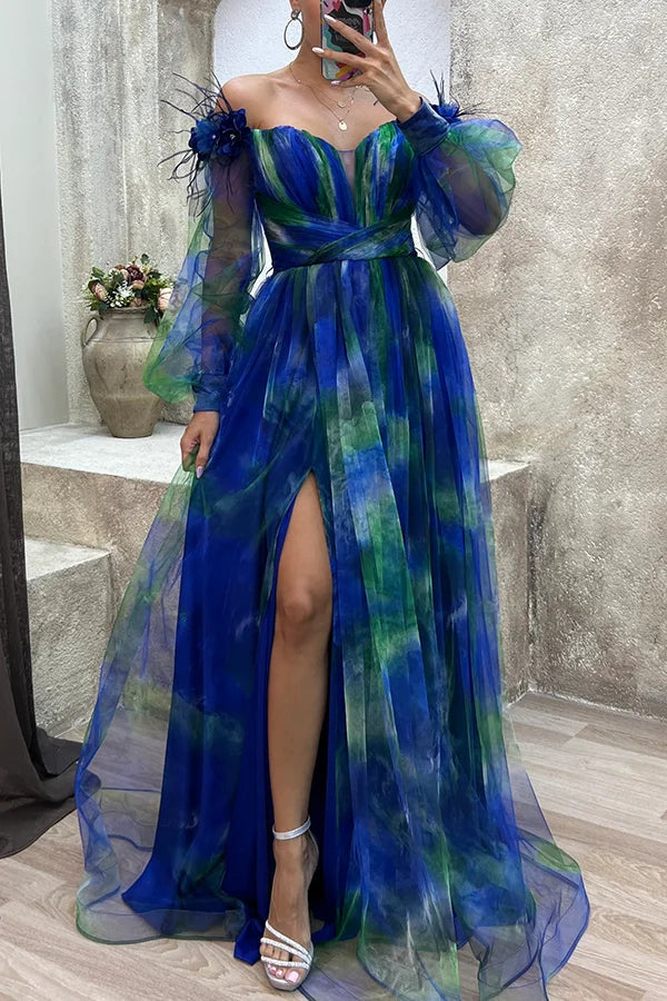 Robe longue de soirée plissée à épaules dénudées et fente en tulle et maille florale