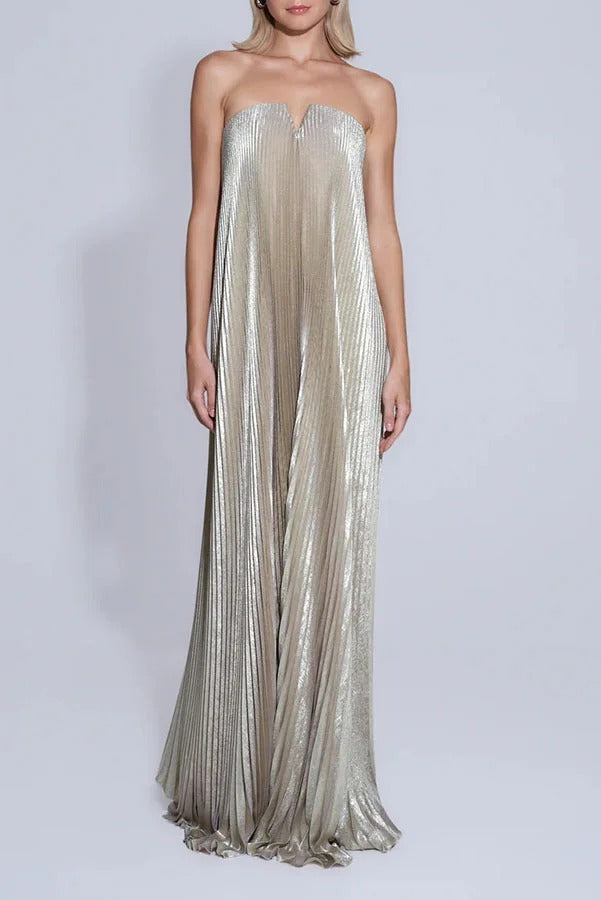 Maya – Schulterfreies Maxikleid in A-Linie aus plissiertem Metallic-Stoff mit asymmetrischem Saum