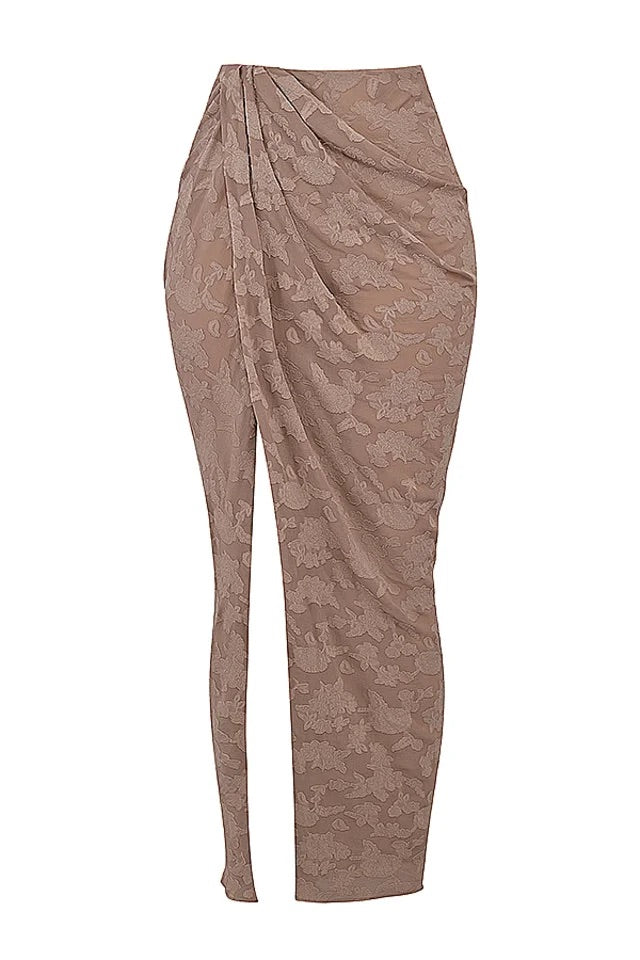 Ensemble assorti pour soirée de jardin, haut corset sans manches en jacquard, jupe longue fendue et portefeuille - Nude