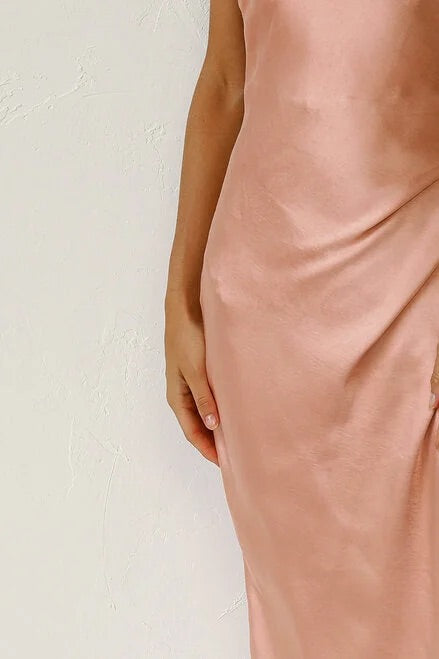 Neckholder-Maxikleider mit offenem Rücken und Schlitz