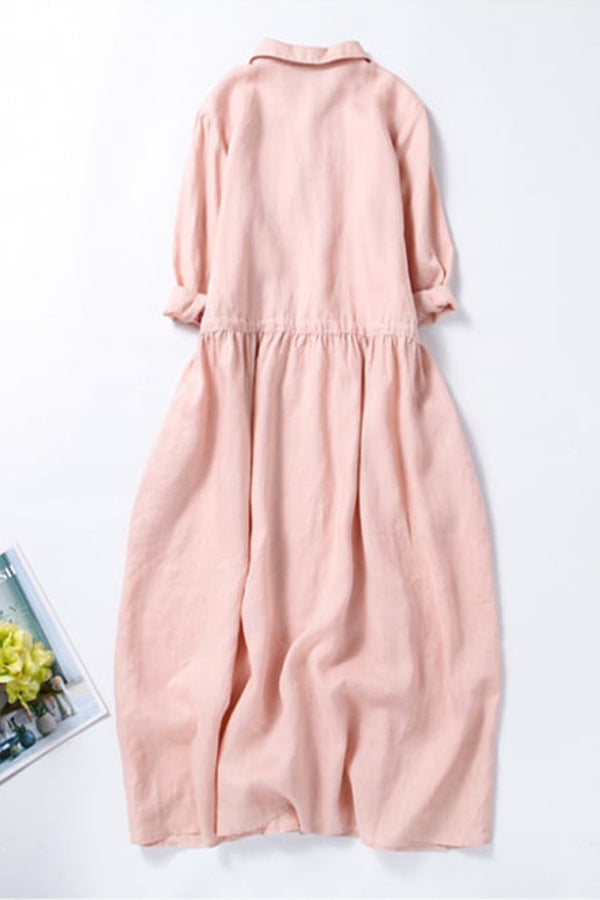 Lockeres und schmales Kleid aus Baumwollleinen mit 3/4-Ärmeln und Stickereien