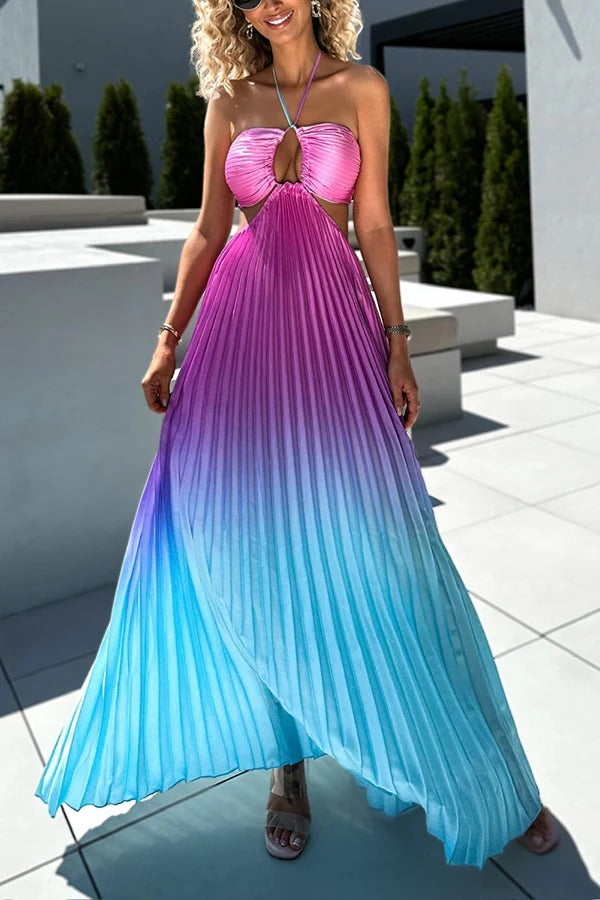 Préparez-vous à une magnifique robe longue plissée à imprimé dégradé et découpes dos nu