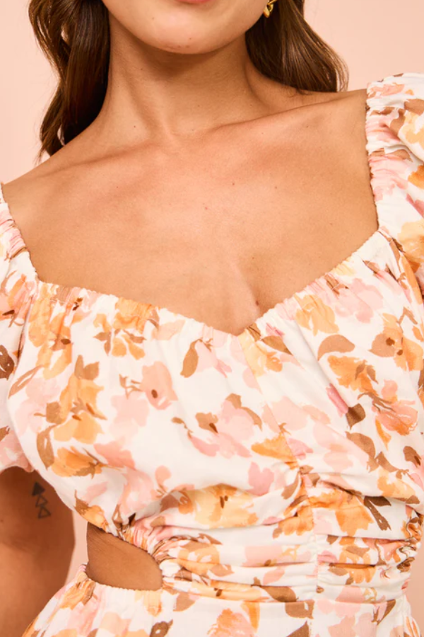 Elastische Puffärmel, plissierte Taille hinten, hohl, süßer langer Rock