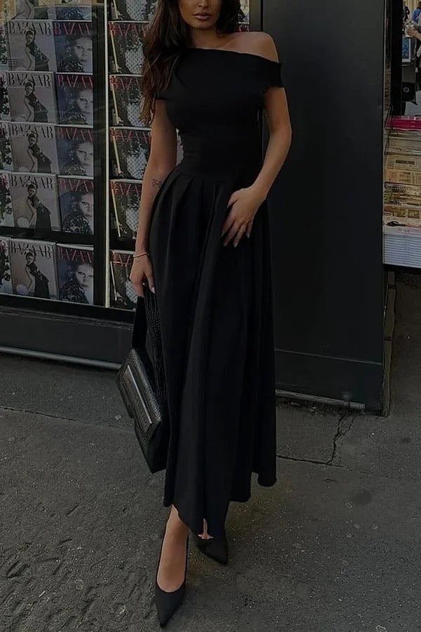 Robe longue à col montant et ourlet large, coupe ajustée et tendance