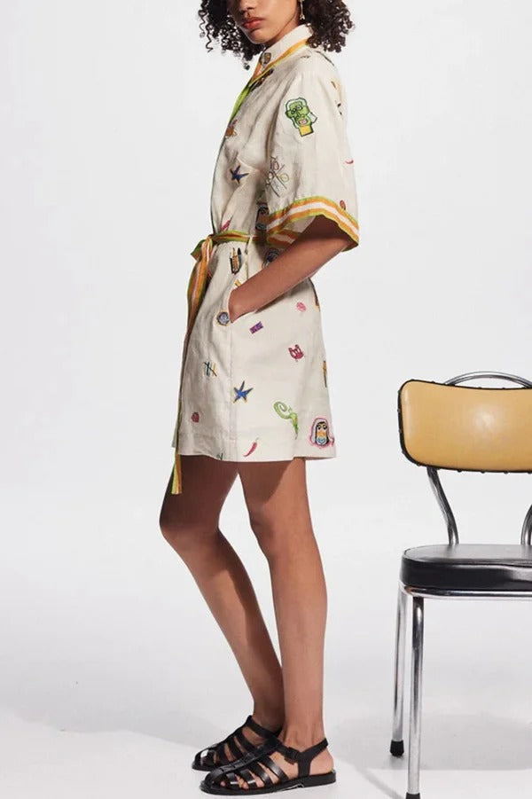 Britt – Einzigartiges, bedrucktes Minikleid aus Leinenmischung mit kurzen Ärmeln, Taschen und Bindegürtel