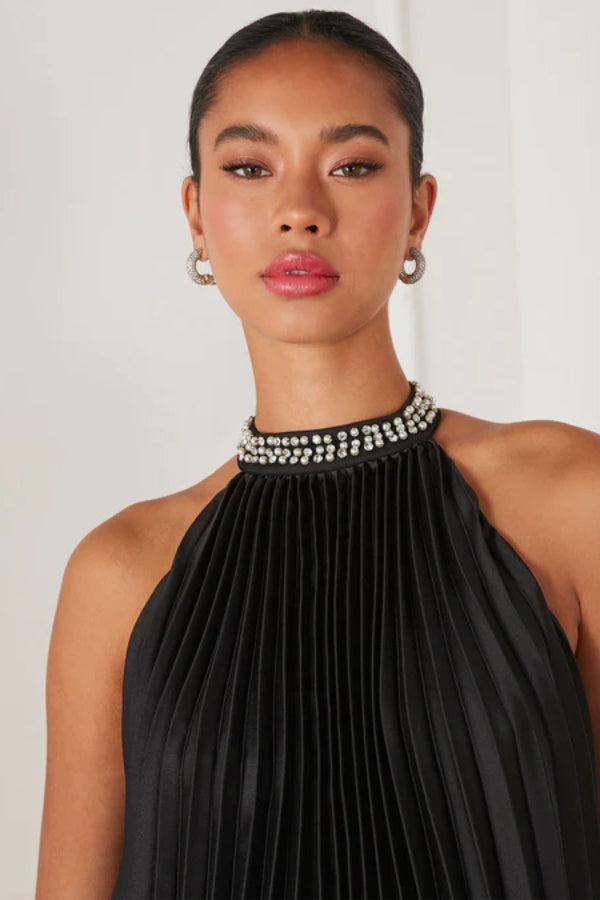 Robe dos nu plissée et ornée