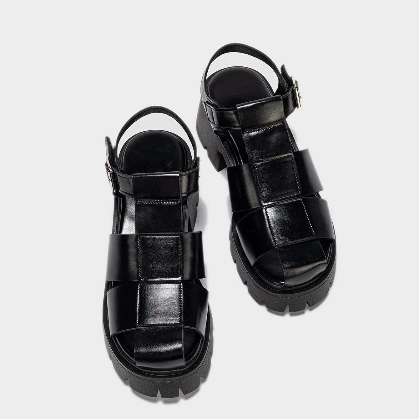 Einfarbige Fischerschuhe mit Plateau