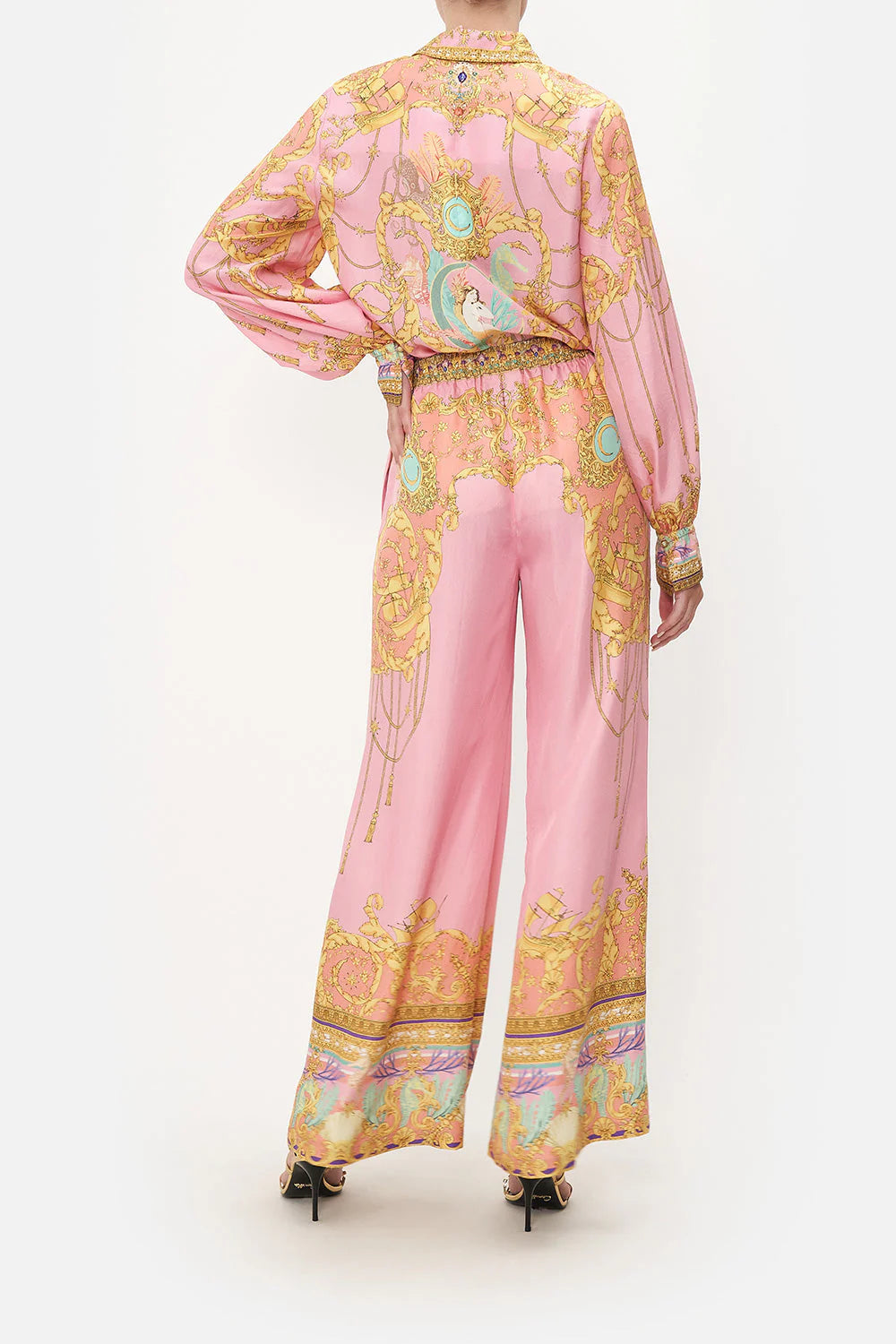 Mermaid Motel Set mit langärmligem, locker sitzendem Hemd und Hose mit elastischem Bund und einzigartigem Druck