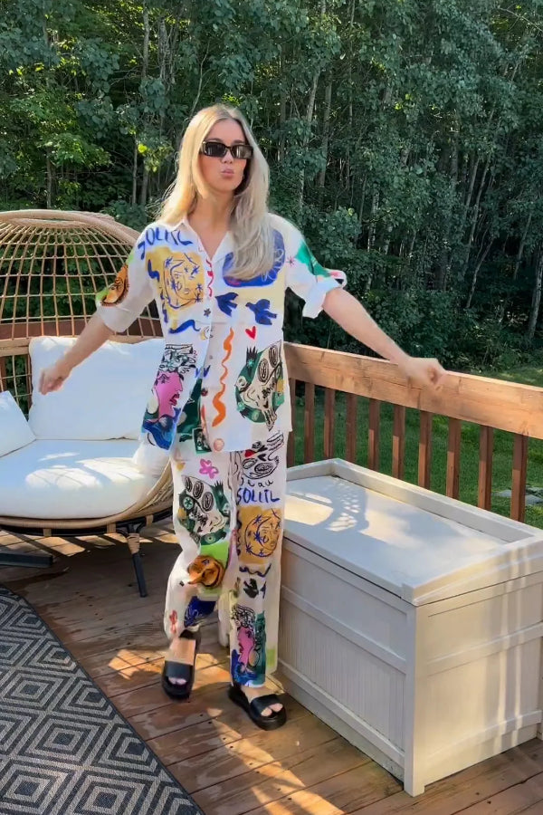 Lässiges zweiteiliges Set mit künstlerischem Graffiti-Print