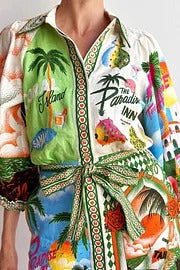 Sommerliche Eleganz – Minikleid aus Leinenmischung mit einzigartigem Druck, Gürtel und Tasche