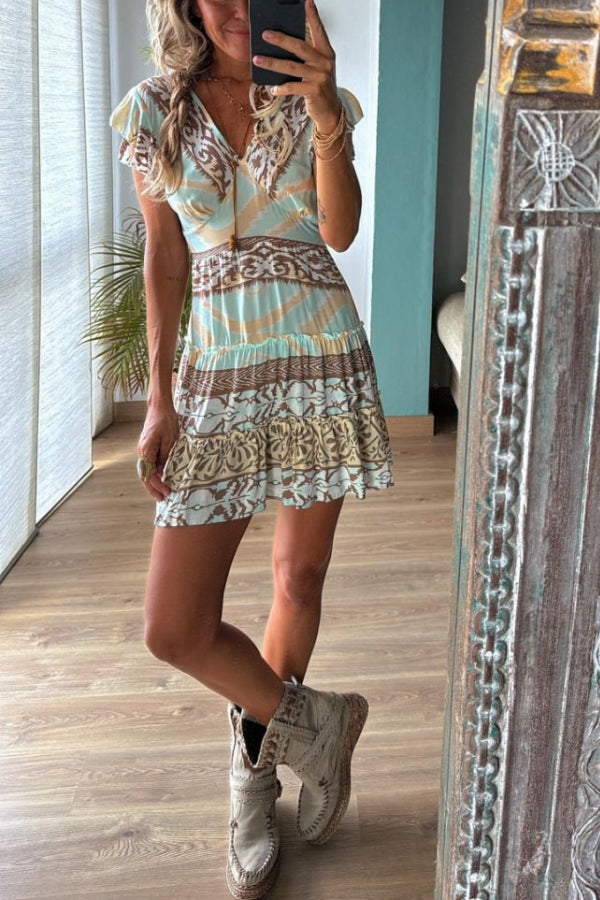 Surat Unique – Rückenfreies Minikleid mit Farbblock-Print und Rüschenärmeln und elastischer Taille