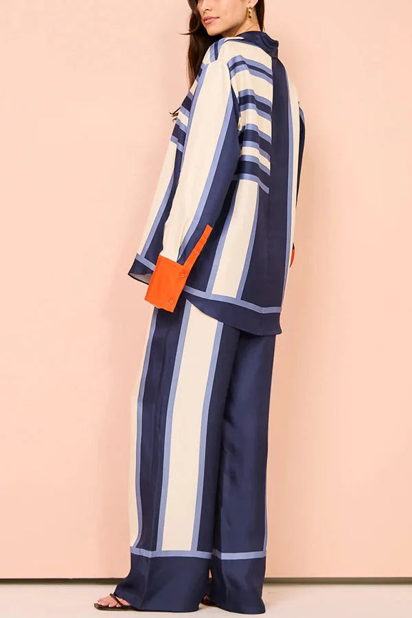 Conceptually Chic Hose aus Satin mit geometrischem Print, elastischer Taille und Taschen und weitem Bein