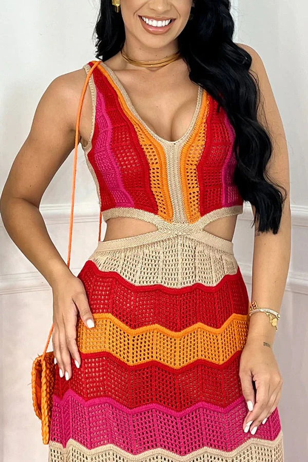 Darling Perfection – Maxikleid mit Strickstruktur, Farbblockdesign und seitlicher Taillenausschnitt