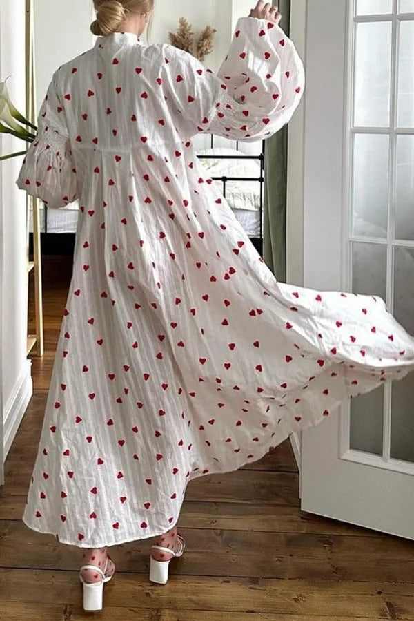 Süßes Maxikleid im lockeren Hemdstil mit Herz-Print und Puffärmeln