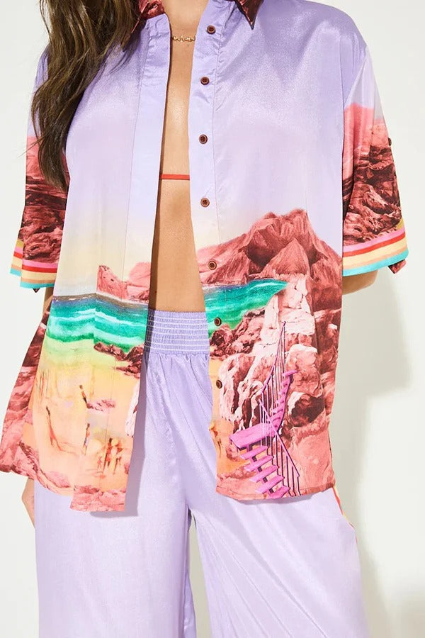 Lilac Sunrise – Lockeres Kurzarmhemd mit einzigartigem Print und Hosenset mit Taschen und elastischer Taille
