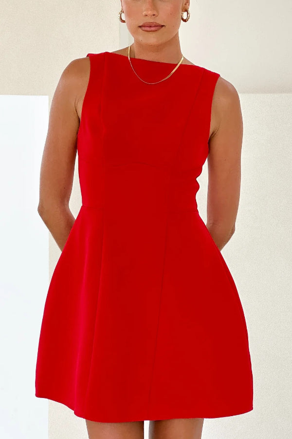 Robe courte ajustée à col large et dos dégagé Lia