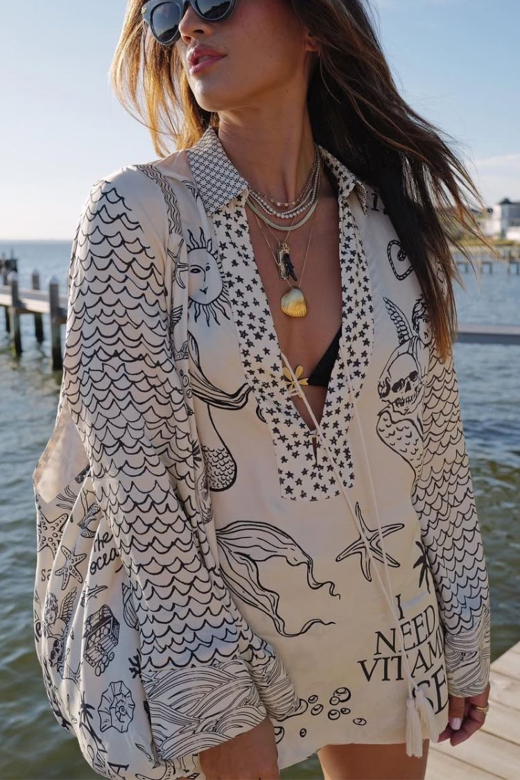 Live By Water Set aus Satinhemd mit einzigartigem Aufdruck und Quasten und Shorts mit elastischer Taille