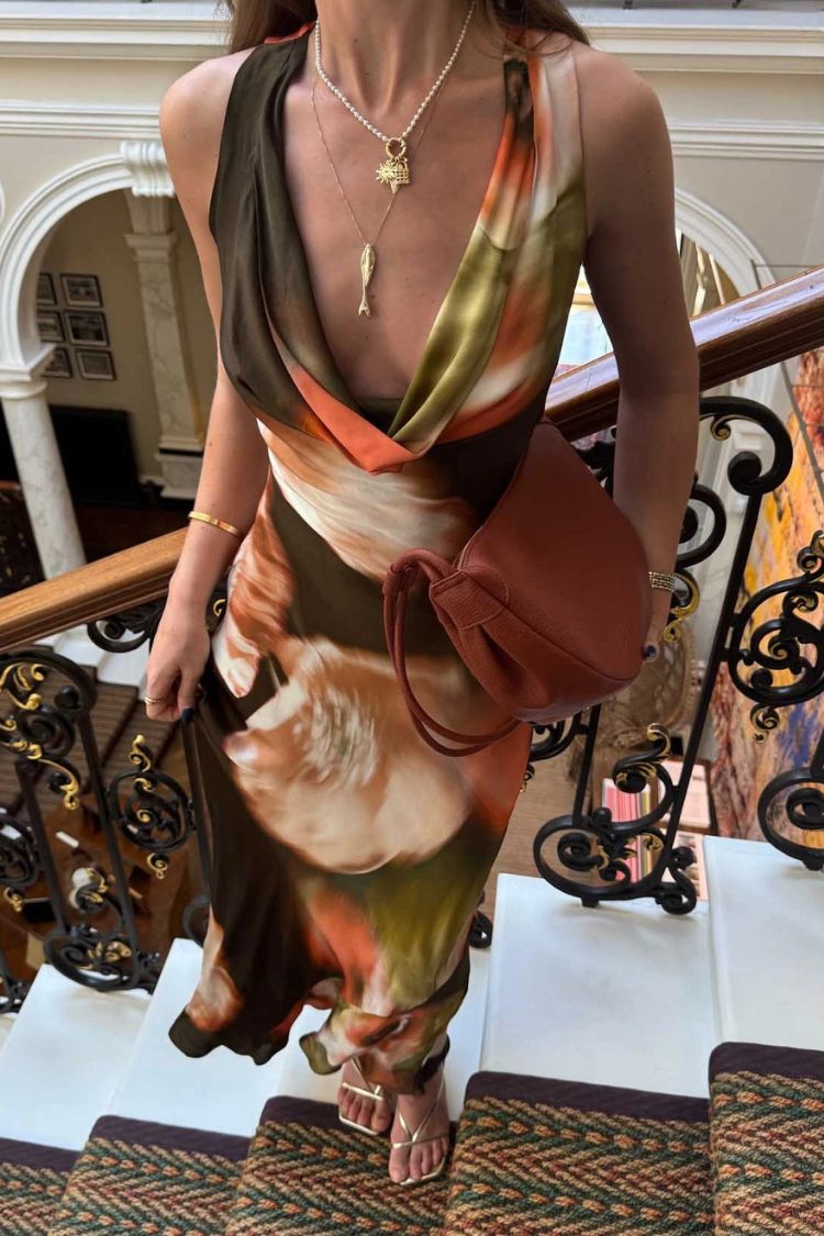 Robe longue à col bénitier et imprimé floral aquarelle pour la saison