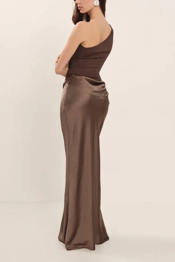 Robe de soirée sexy à épaules obliques