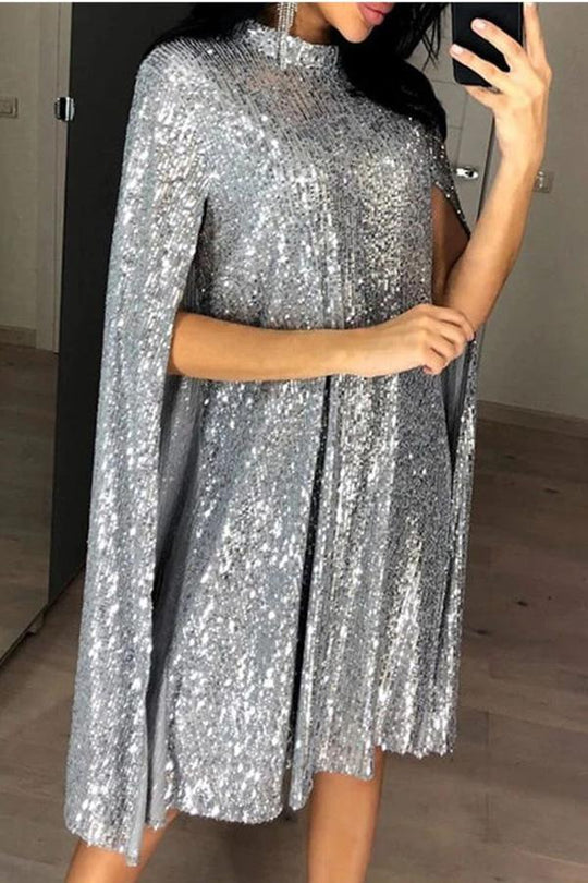 Wine Me and Dine Me – Cape-Kleid mit Pailletten