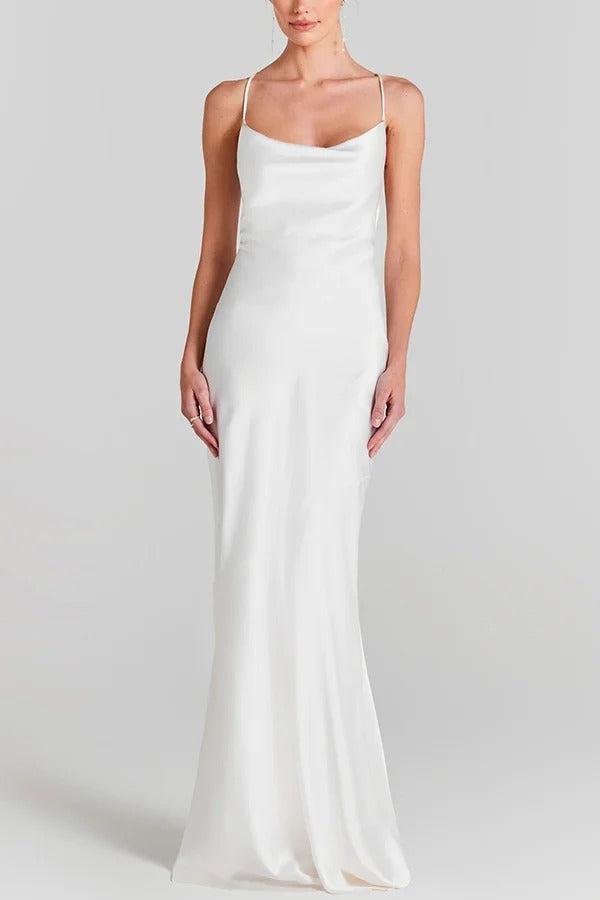 Robe longue dos nu à lacets et col bénitier en satin Nicoletta