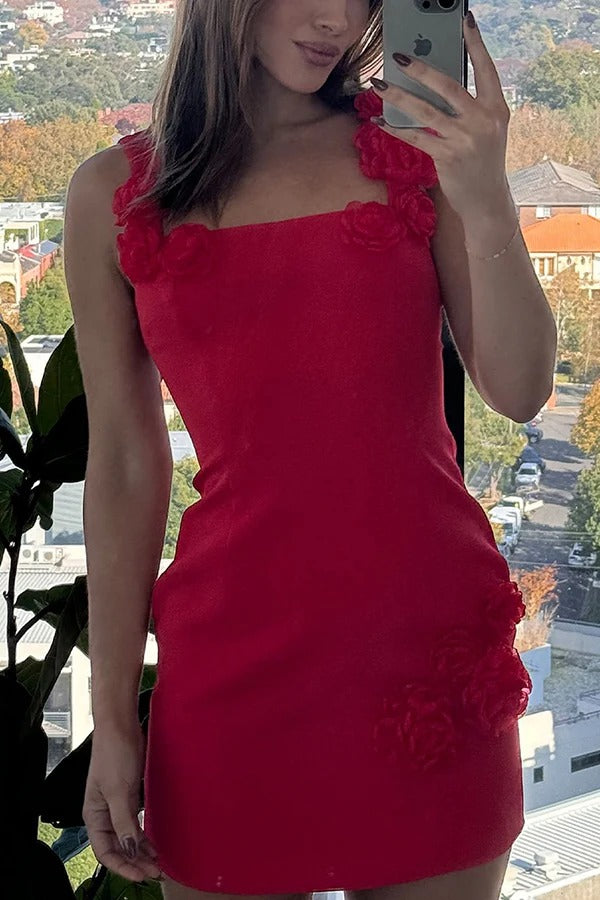 Crush on You – Minikleid mit Rosenapplikation und quadratischem Ausschnitt und breiten Trägern