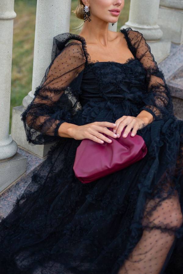 Leichtes, langärmliges Kleid mit Schleife im reifen Stil