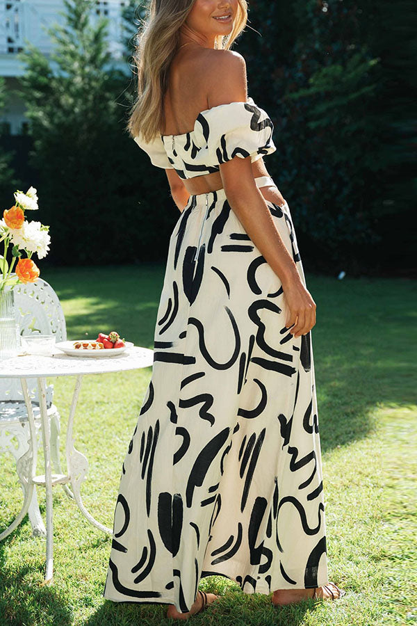 Allegra Set mit schulterfreiem Crop-Top mit Doodle-Print und Maxirock mit Taschen und Cut-outs