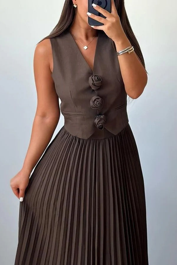 Stilvolles Set aus ärmellosem Tanktop und plissiertem Maxirock mit Rosette-Muster