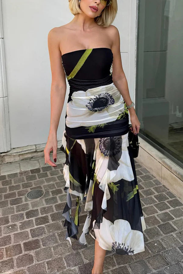 Raquel – Schulterfreies, gerüschtes, elastisches Midikleid mit Netzstoff-Overlay und Blumendruck