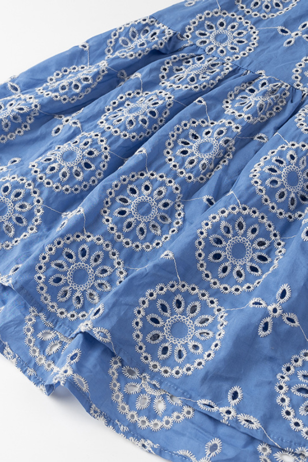 Gestuftes, verziertes Midikleid aus Spitze