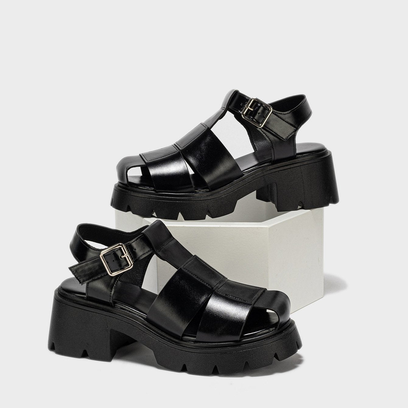 Einfarbige Fischerschuhe mit Plateau