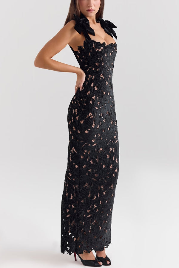 Robe longue fendue en dentelle florale brodée Holiday Intimacy avec bretelles et nœud