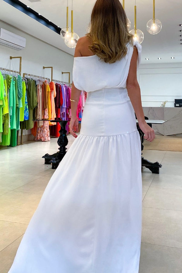 Robe longue fendue à une épaule et détails froncés Midnight Chances