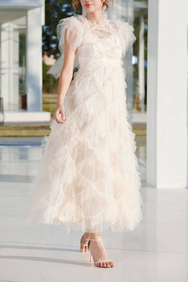 Ärmelloses Kleid mit besticktem A-Linien-Rock und halbem Rollkragen