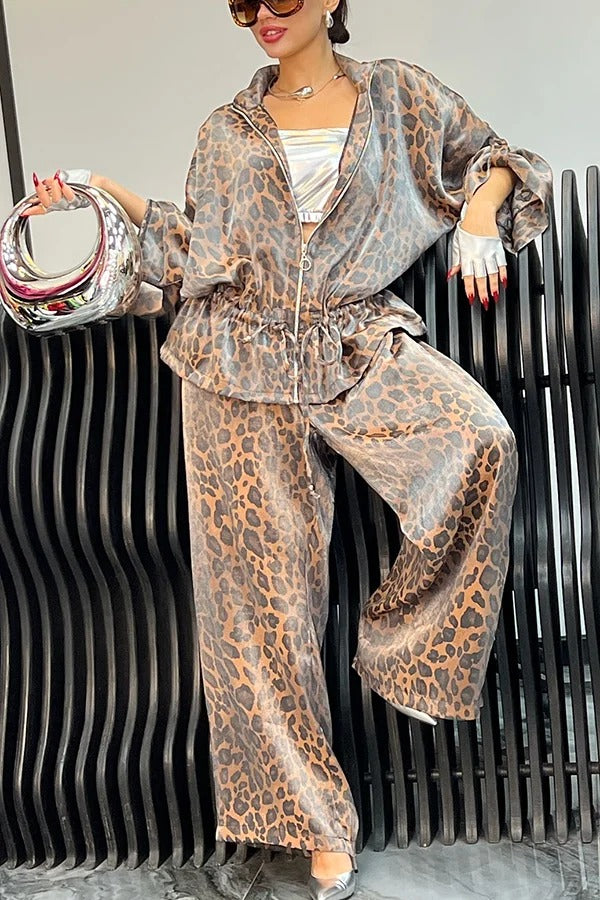 Set aus Jacke mit Reißverschluss und Kordelzug in der Taille und lockerer Hose mit elastischer Taillentasche