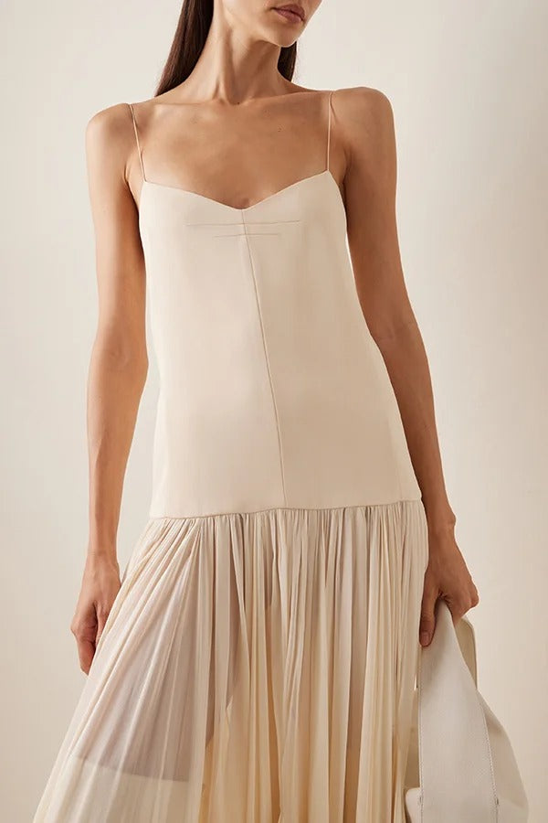 Robe longue sexy style resort à bretelles et ourlet large