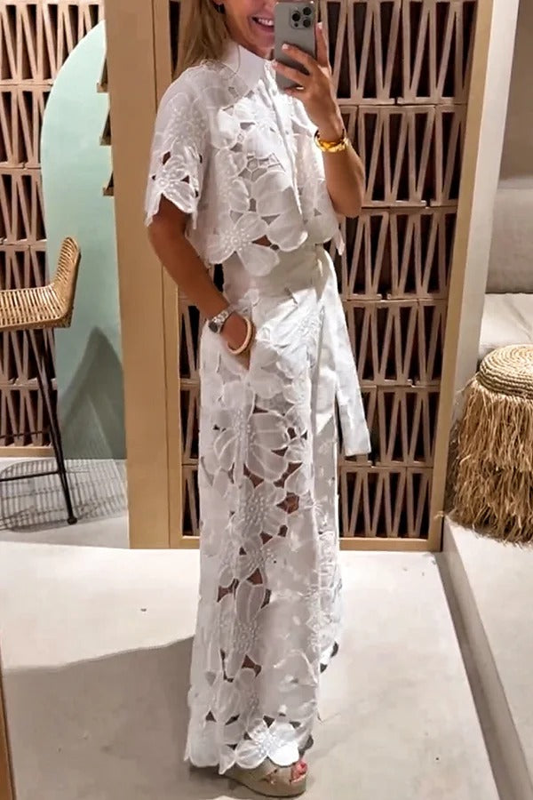 Redefining Elegance – Kurzes Hemd mit Blumenspitze und weit geschnittener Hose mit Gürteltaschen