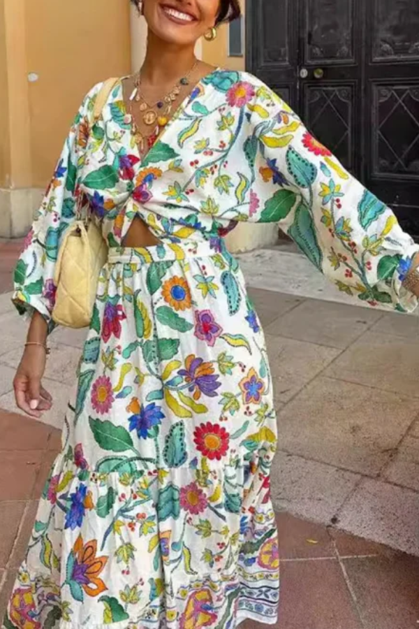 Maxikleid mit botanischem Blumendruck, V-Ausschnitt, Cut-out, Schnürung und elastischer Taille